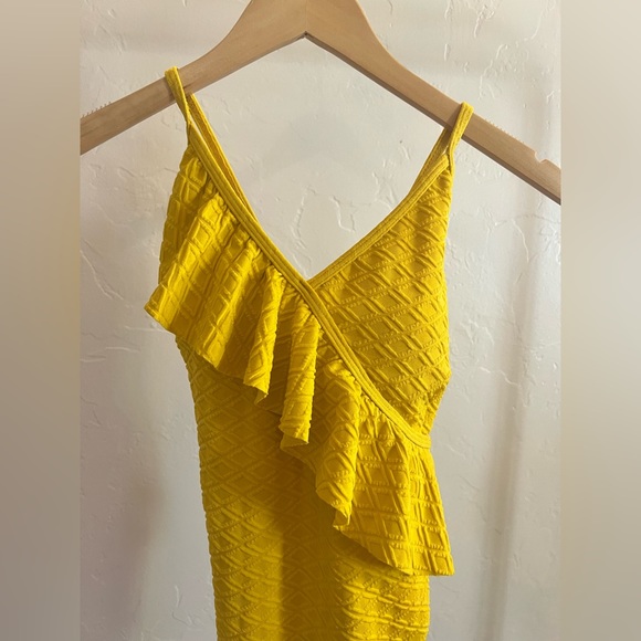 CUPSHE Textured One Piece, Ruffles and Lace-Up Back, Size Large - Picture 4 of 7